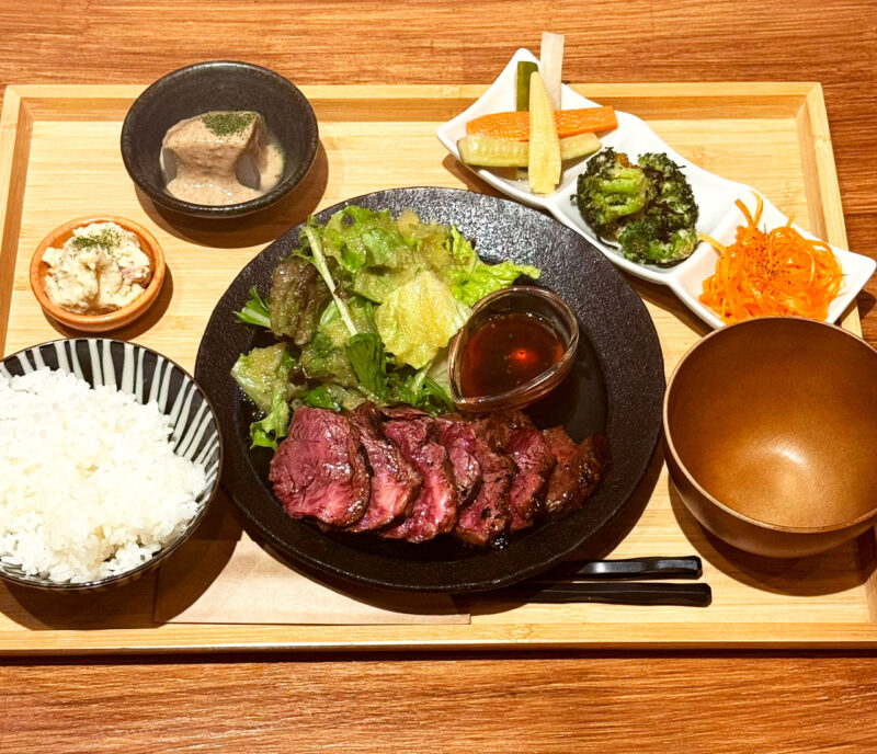 一汁五菜 肉ランチ